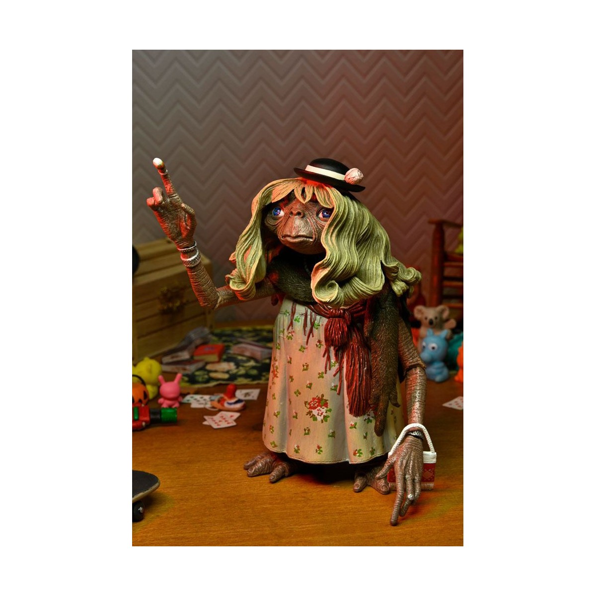 Neca - E.T. The Extra Terrestrial - Ultimate Dress Up E.T.