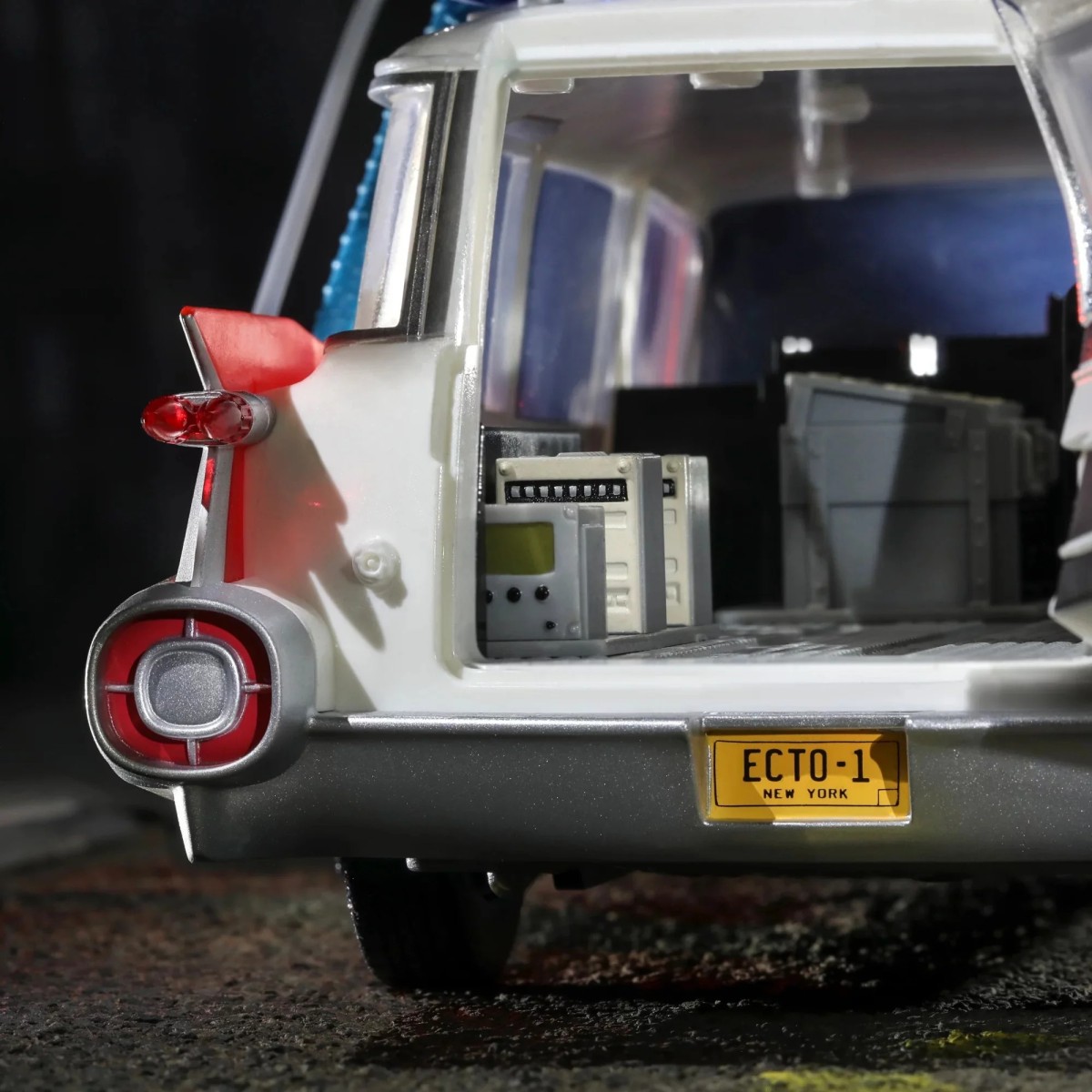 Hasbro - Ghostbusters 1984 - Plasma Series 40th Anniversary ECTO-1 1/15