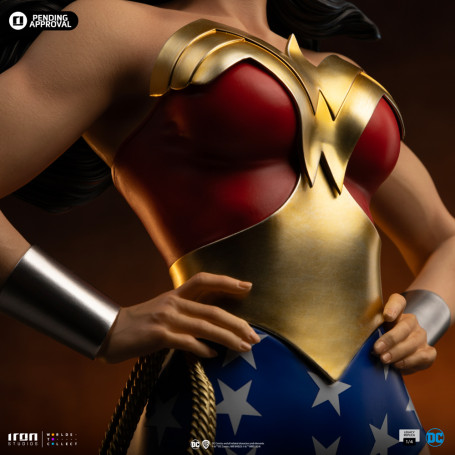Iron Studios DC Comics - WONDER WOMAN DC TRINITY - Legacy Replica 1/4