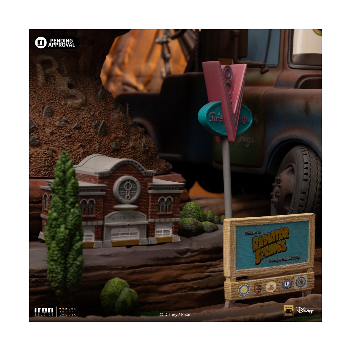 Iron Studios - Disney Pixar - Deluxe Art Scale Lightning McQueen & Tow Mater 1/10 - Cars