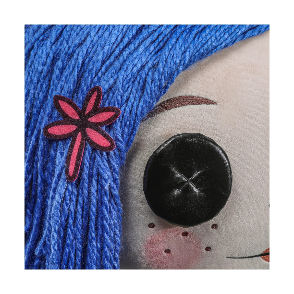 Kidrobot Coraline - Coraline with Button Eyes - Life-size doll 1/1