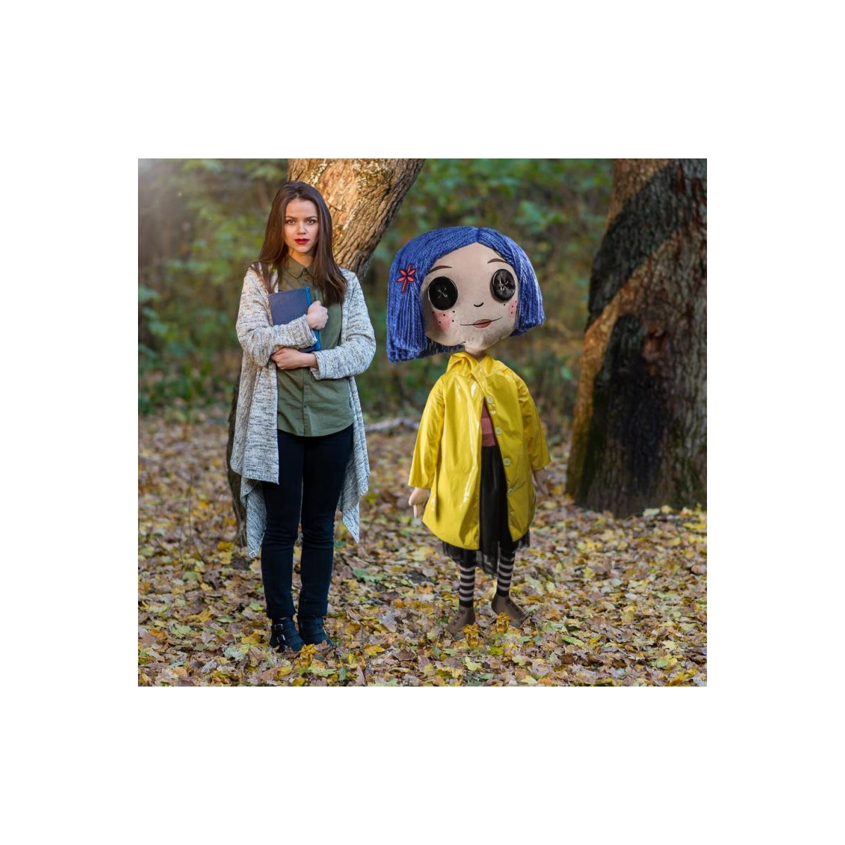 Kidrobot Coraline - Coraline with Button Eyes - Life-size doll 1/1
