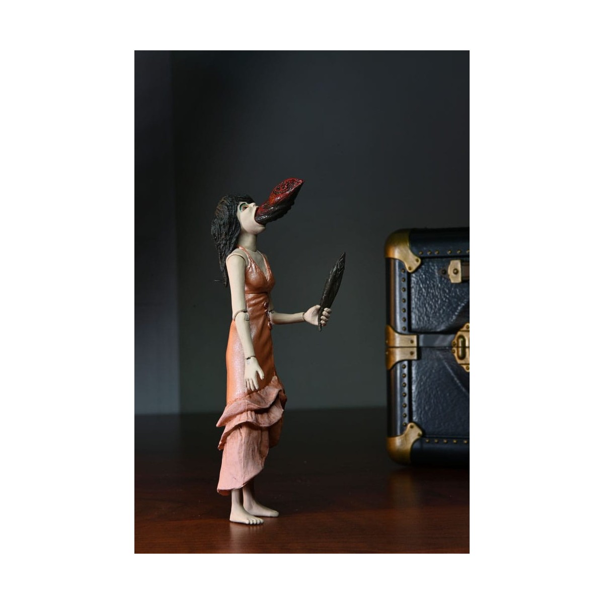 Neca - Puppet Master - Toulon's Puppet Case & Leech Woman