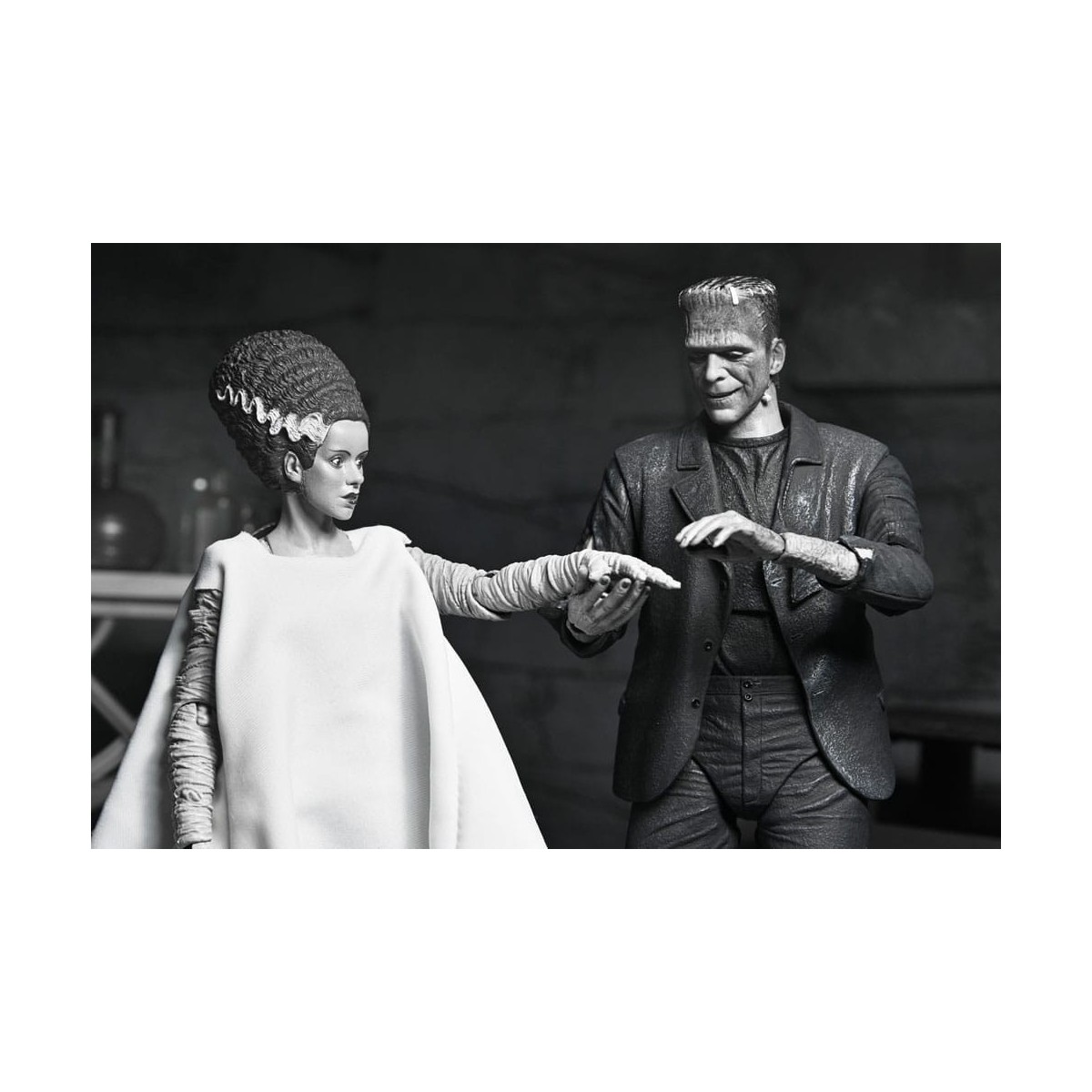 NECA - Ultimate Frankenstein's Monster (Bride of Frankenstein) Black & White Version - Universal Monsters