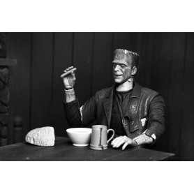 NECA - Ultimate Frankenstein's Monster (Bride of Frankenstein) Black & White Version - Universal Monsters