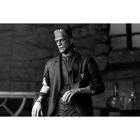 NECA - Ultimate Frankenstein's Monster (Bride of Frankenstein) Black & White Version - Universal Monsters