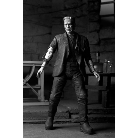 NECA - Ultimate Frankenstein's Monster (Bride of Frankenstein) Black & White Version - Universal Monsters