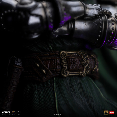 Iron Studios Marvel - DR. Doom 1/10 Deluxe Art Scale - Infinity Gauntlet Diorama