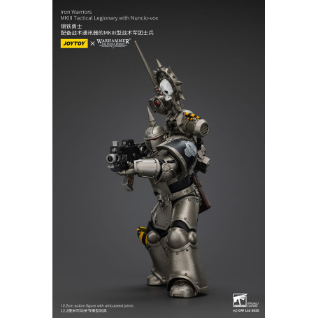 Joytoy - Warhammer - Iron Warriors Mk III Tactical Squad - Mk III Tactical Legionary with Nuncio-vox