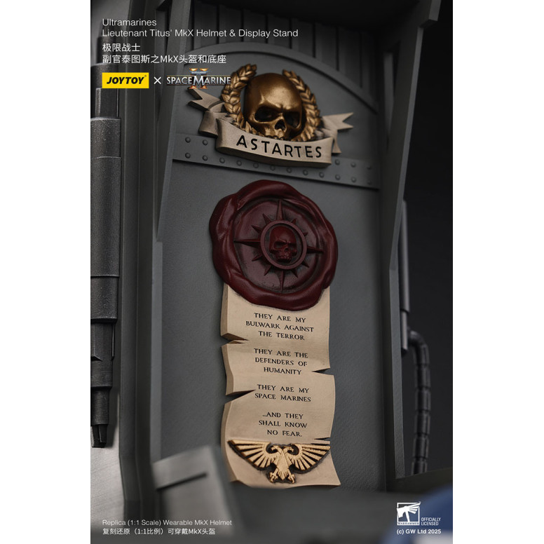JoyToy - Space Marines II - Ultramarines Lieutenant Titus' MkX Helmet display-stand-11