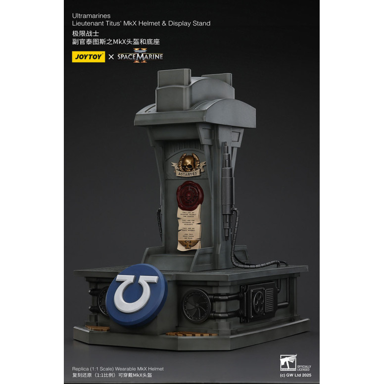 JoyToy - Space Marines II - Ultramarines Lieutenant Titus' MkX Helmet display-stand-11