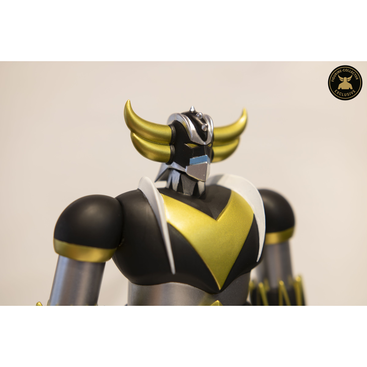 HL Pro - Goldorak Black & Gold Exclusive Figurine-Collector - Jumbo Machinder - Shogun Warrior Ufo Robot Grendizer