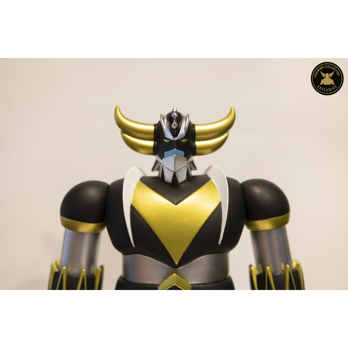 HL Pro - Goldorak Black & Gold Exclusive Figurine-Collector - Jumbo Machinder - Shogun Warrior Ufo Robot Grendizer