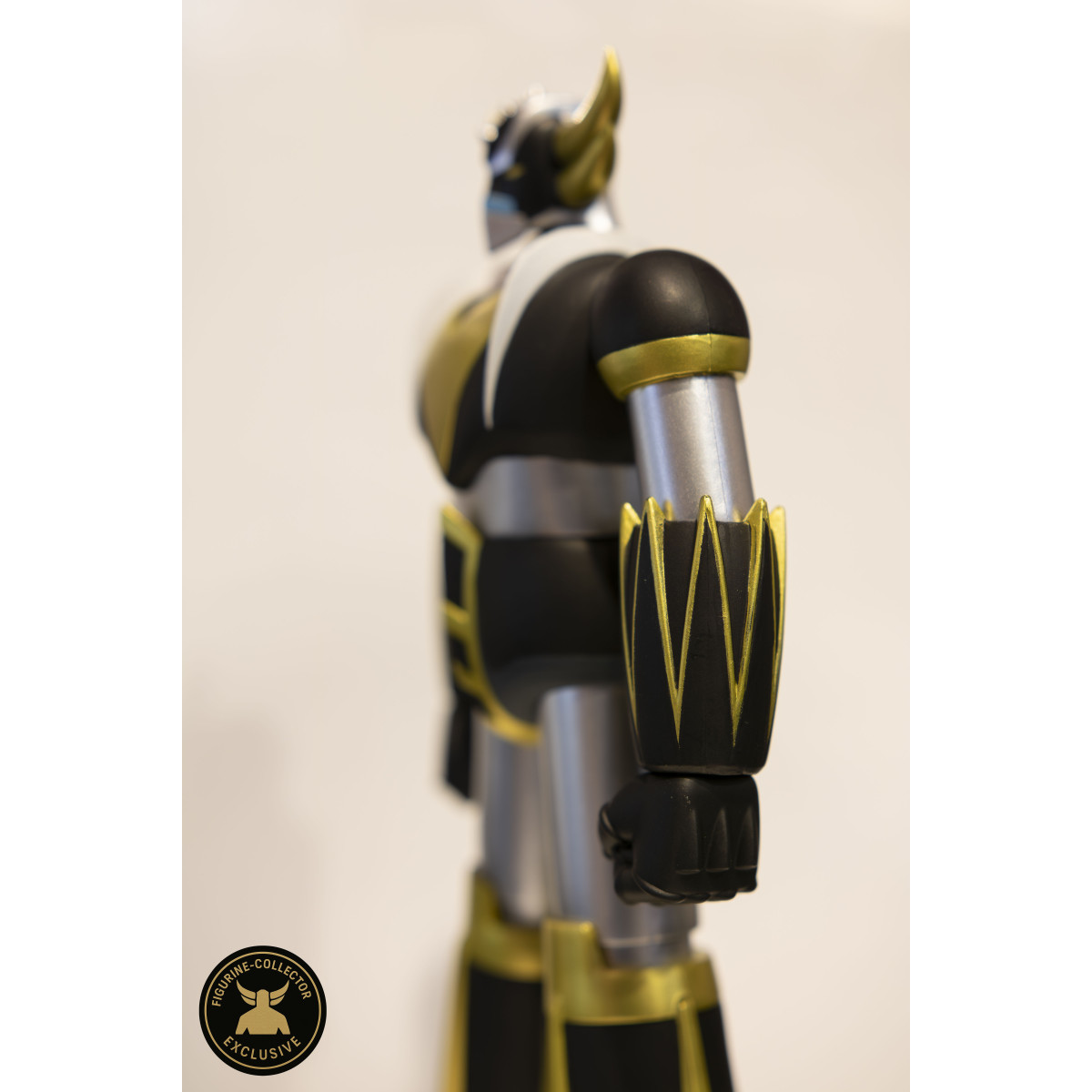 HL Pro - Goldorak Black & Gold Exclusive Figurine-Collector - Jumbo Machinder - Shogun Warrior Ufo Robot Grendizer