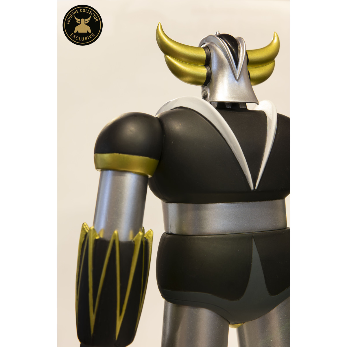 HL Pro - Goldorak Black & Gold Exclusive Figurine-Collector - Jumbo Machinder - Shogun Warrior Ufo Robot Grendizer