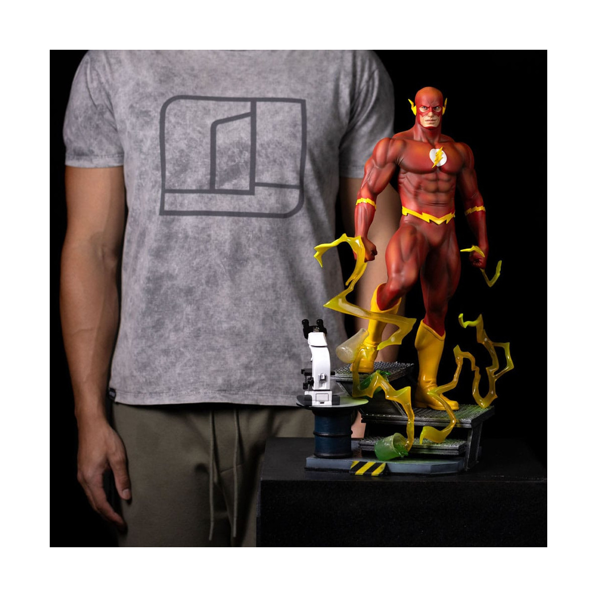 Iron Studios DC Comics - FLASH - Legacy Replica 1/4