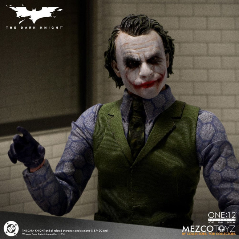 Mezco One 12 - Batman The Dark Knight - The Joker - DC Comics