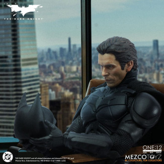 Mezco One 12 - The Dark Knight - BATMAN - DC Comics