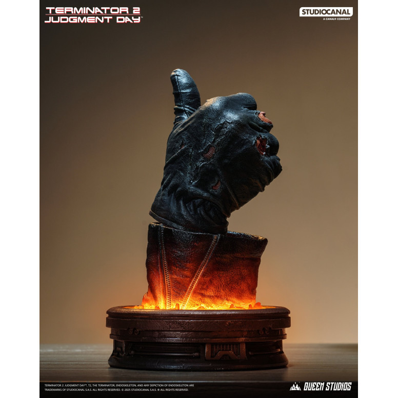 Queen Studios - T-800 Battle Damaged Life-Size Bust - The Terminator 2