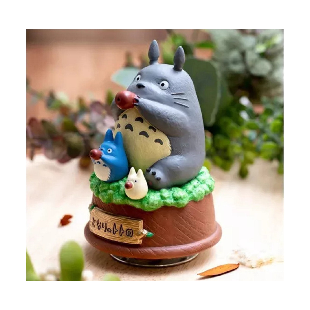 Maison Ghibli - Sekiguchi Grande Totoro Musical Statue plays the ocarina - Mon Voisin Totoro