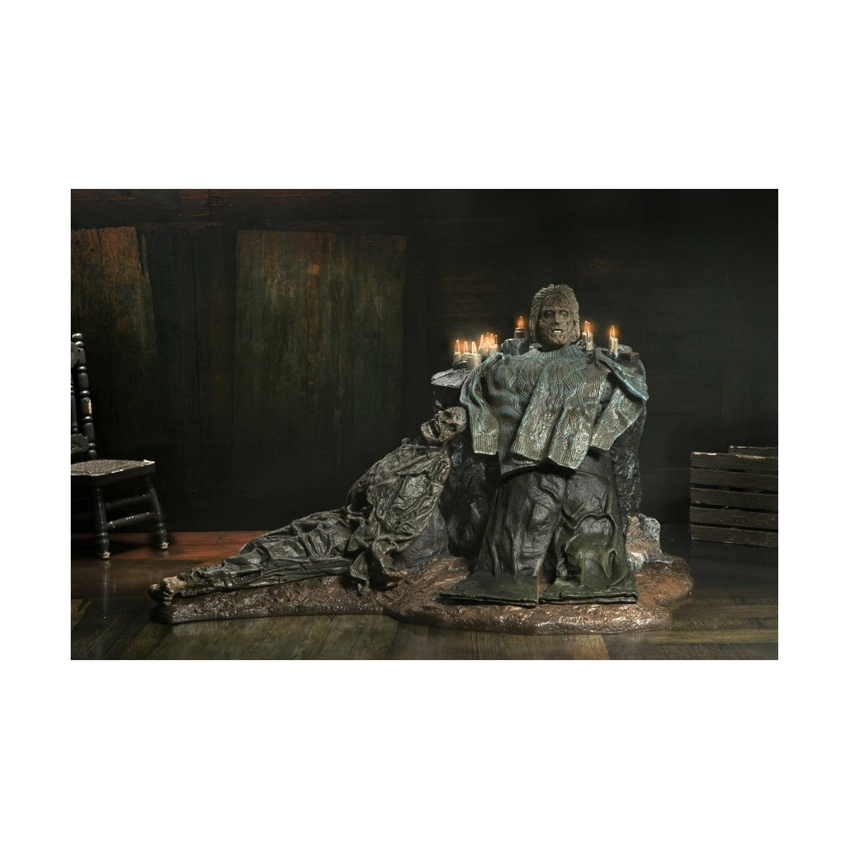 Neca Friday the 13th: The Game - Diorama Pamela Shrine
