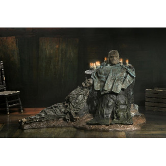 Neca Friday the 13th: The Game - Diorama Pamela Shrine