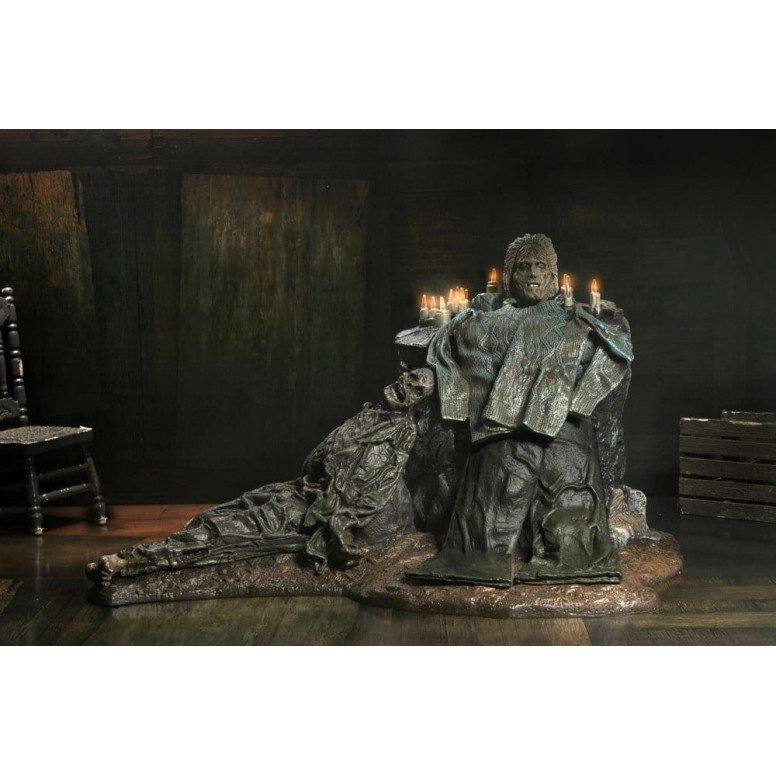 Neca Friday the 13th: The Game - Diorama Pamela Shrine