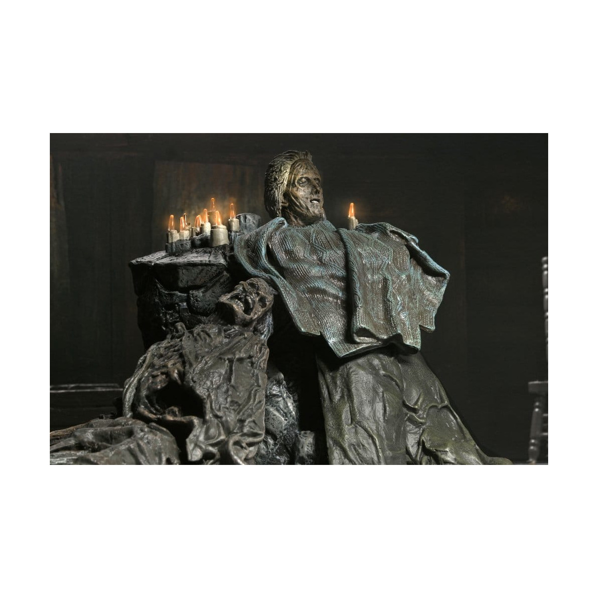 Neca Friday the 13th: The Game - Diorama Pamela Shrine
