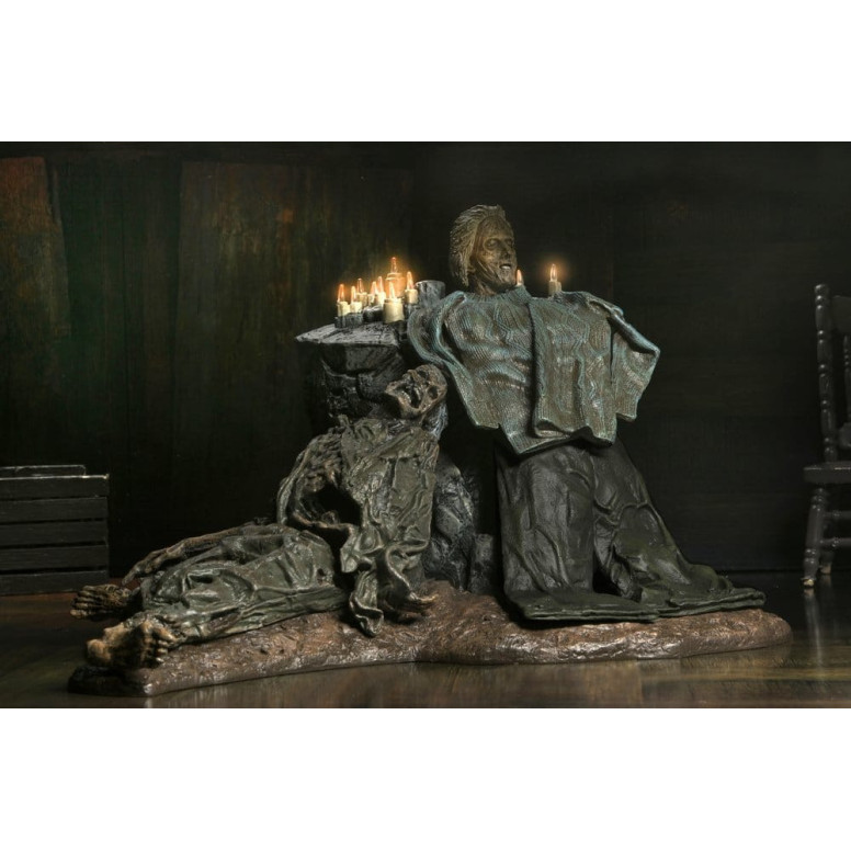 Neca Friday the 13th: The Game - Diorama Pamela Shrine