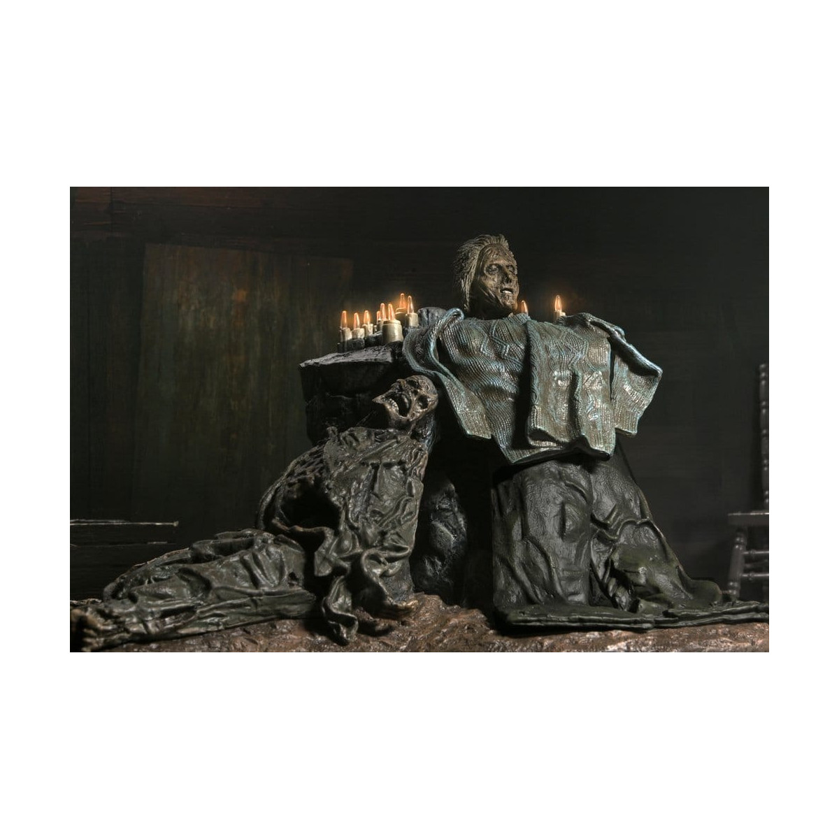 Neca Friday the 13th: The Game - Diorama Pamela Shrine