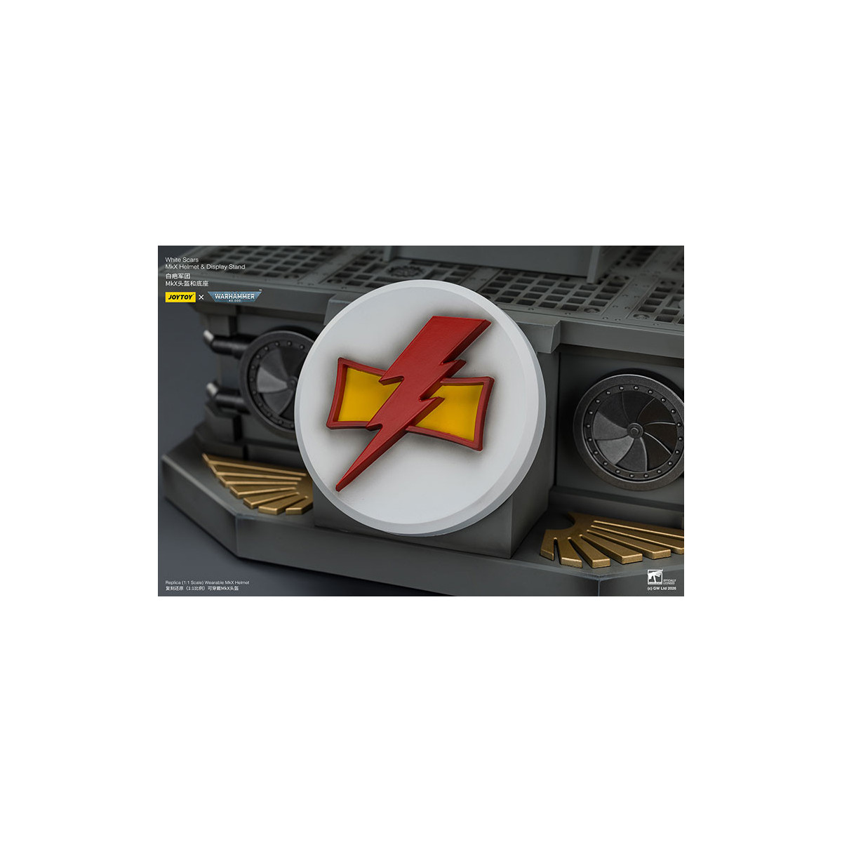 JoyToy - White Scars MkX Helmet & Display Stand 1/1