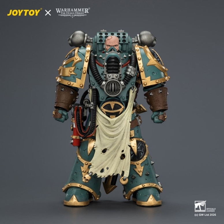 JoyToy - Sons of Horus - Maloghurst the Twisted, the Warmaster's Equerry with Legion Standard and Banestrike Bolter 1/18