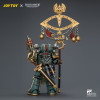 JoyToy - Sons of Horus - Maloghurst the Twisted, the Warmaster's Equerry with Legion Standard and Banestrike Bolter 1/18