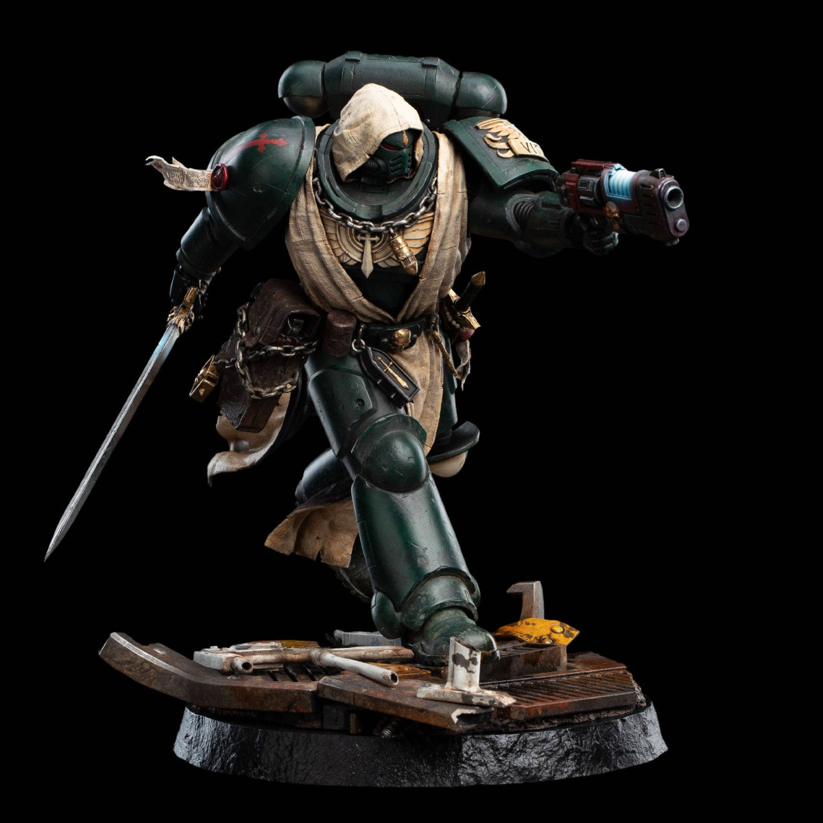 Weta Warhammer $40.00 - DARK ANGEL VETERAN 1/10