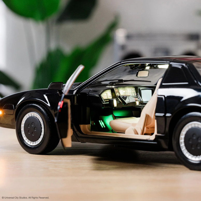 Takara Tomy - Knight Rider K2000 - 1/10 Scale Die-Cast K.I.T.T