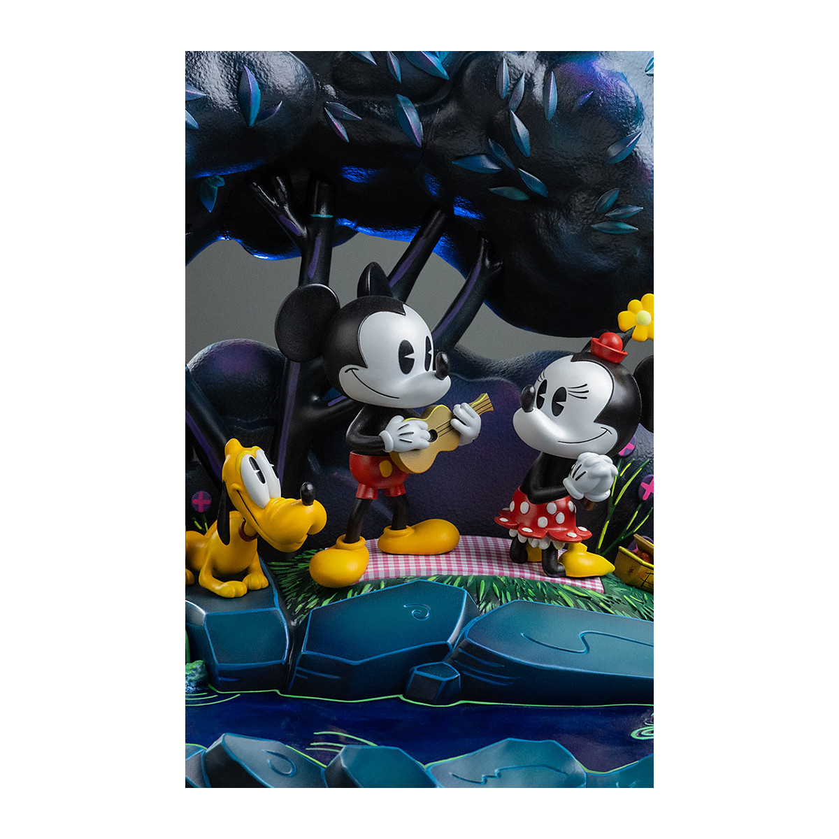 Iron Studios Disney Classics - Mickey Mouse, Minnie and Pluto's Day at the Park DX Art Scale 1/10