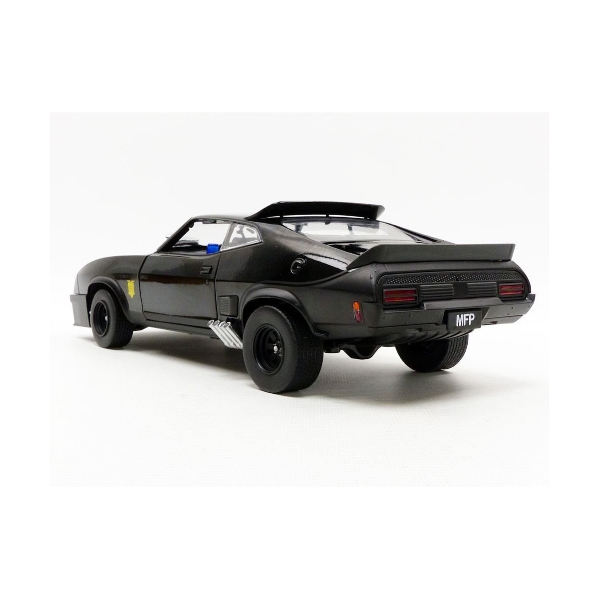 HotWheels Batman the dark Knight Batmobile 1/18