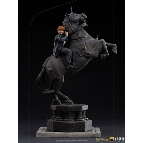 Iron Studios - Harry Potter - Ron Weasley at the Wizard Chess BDS Deluxe Art Scale 1/10