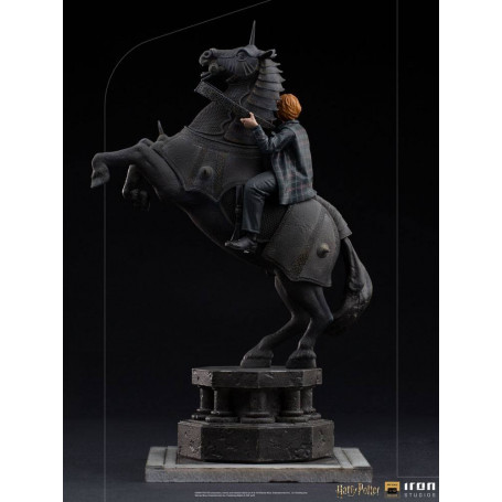 Iron Studios - Harry Potter - Ron Weasley at the Wizard Chess BDS Deluxe Art Scale 1/10