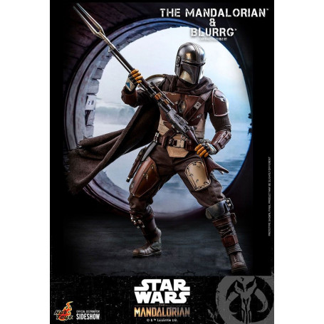 Hot Toys Star Wars - The Mandalorian and Blurrg