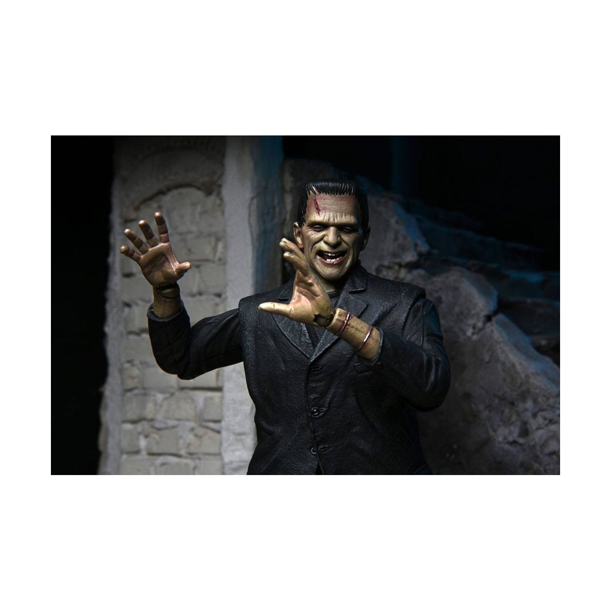 NECA - Ultimate Frankenstein's Monster Color Version - Universal Monsters