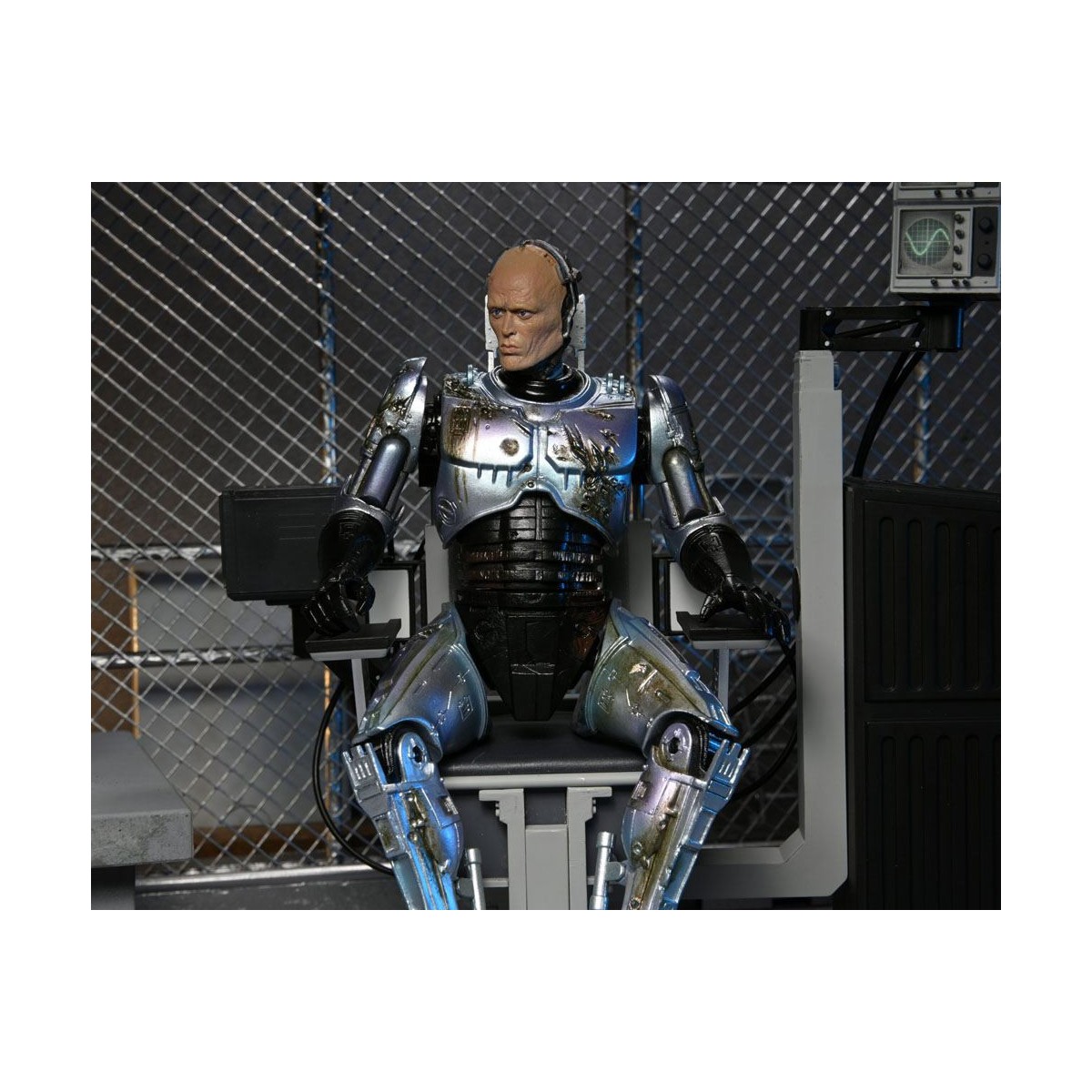 Neca - RoboCop - Ultimate Battle Damaged RoboCop with Chair