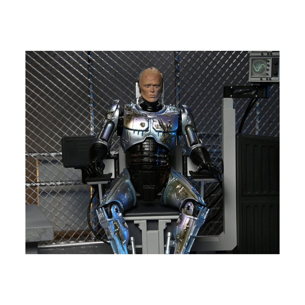 Neca - RoboCop - Ultimate Battle Damaged RoboCop with Chair
