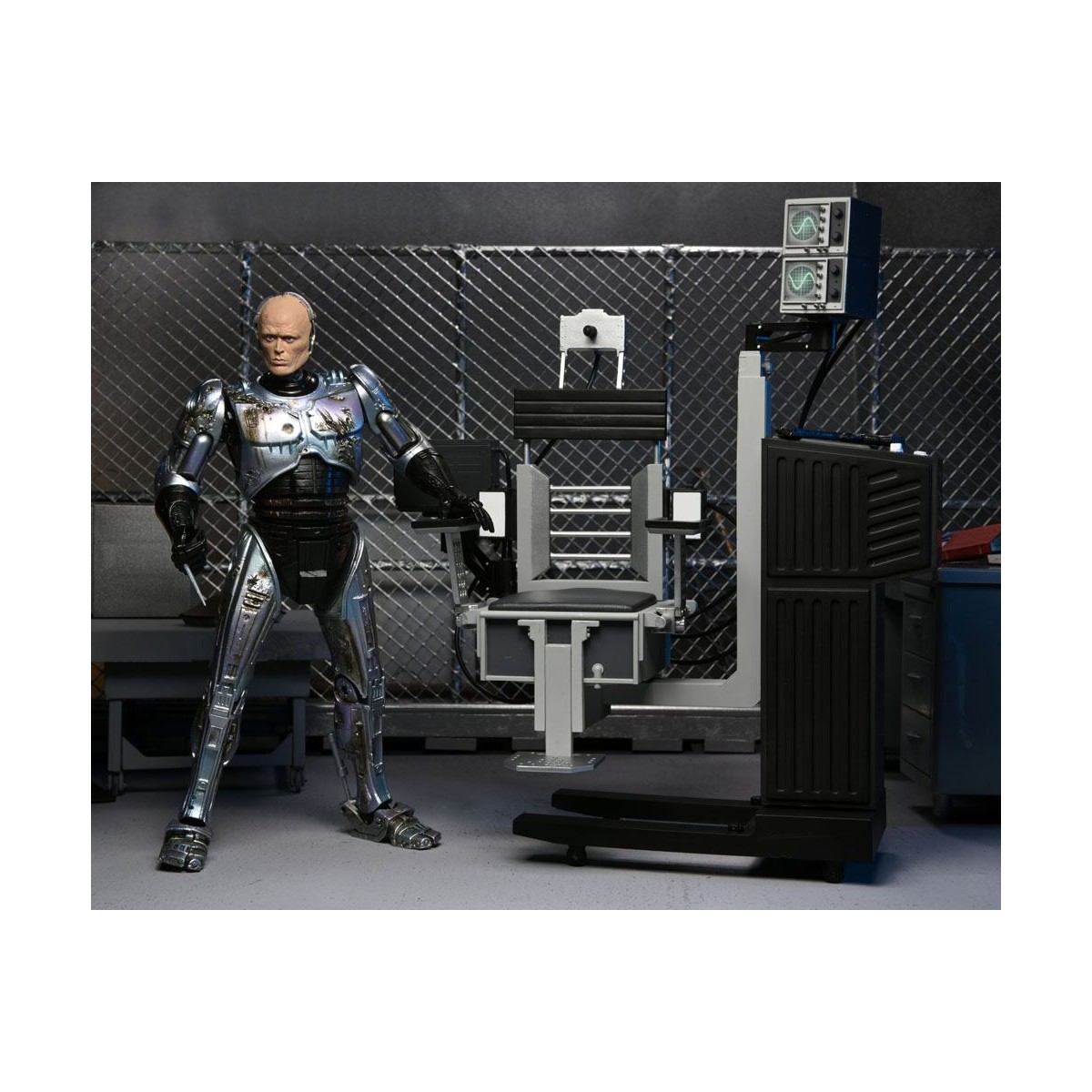Neca - RoboCop - Ultimate Battle Damaged RoboCop with Chair