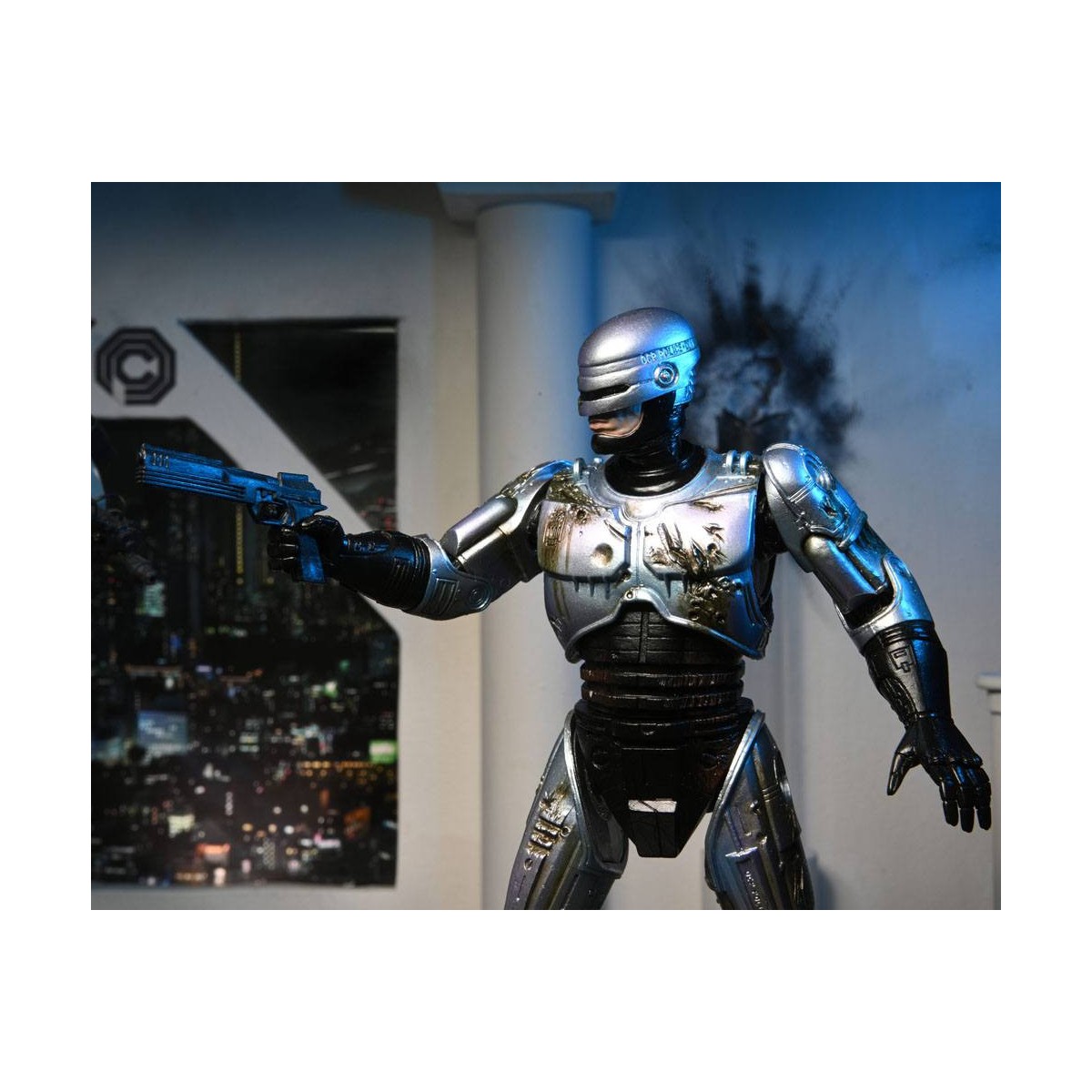 Neca - RoboCop - Ultimate Battle Damaged RoboCop with Chair