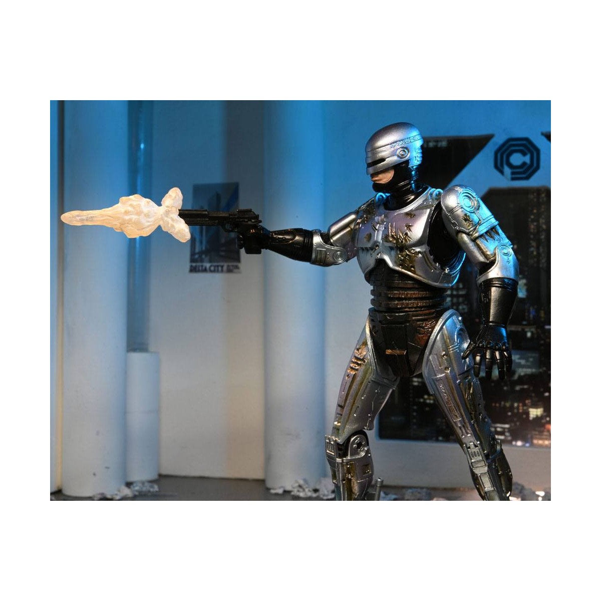 Neca - RoboCop - Ultimate Battle Damaged RoboCop with Chair