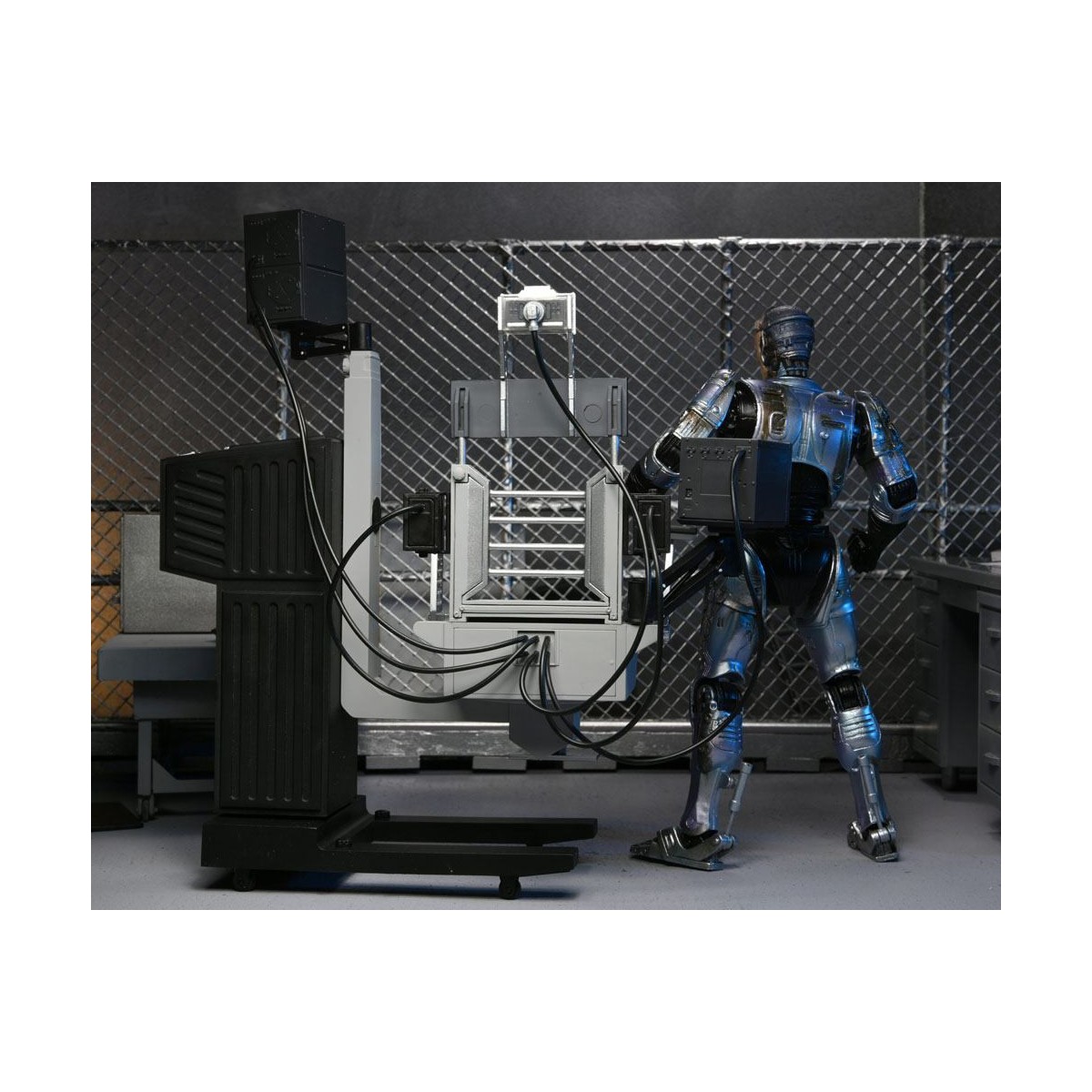 Neca - RoboCop - Ultimate Battle Damaged RoboCop with Chair
