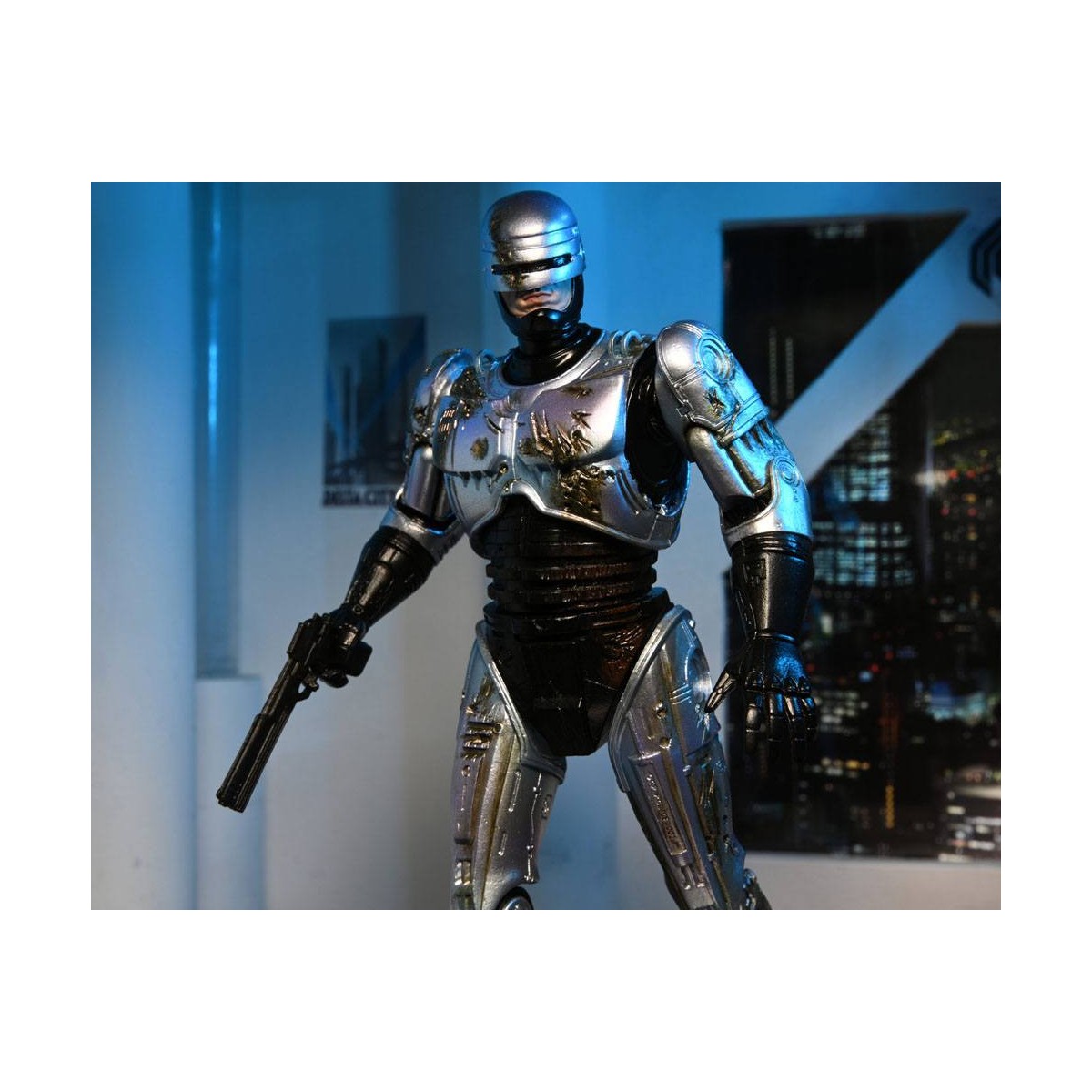 Neca - RoboCop - Ultimate Battle Damaged RoboCop with Chair