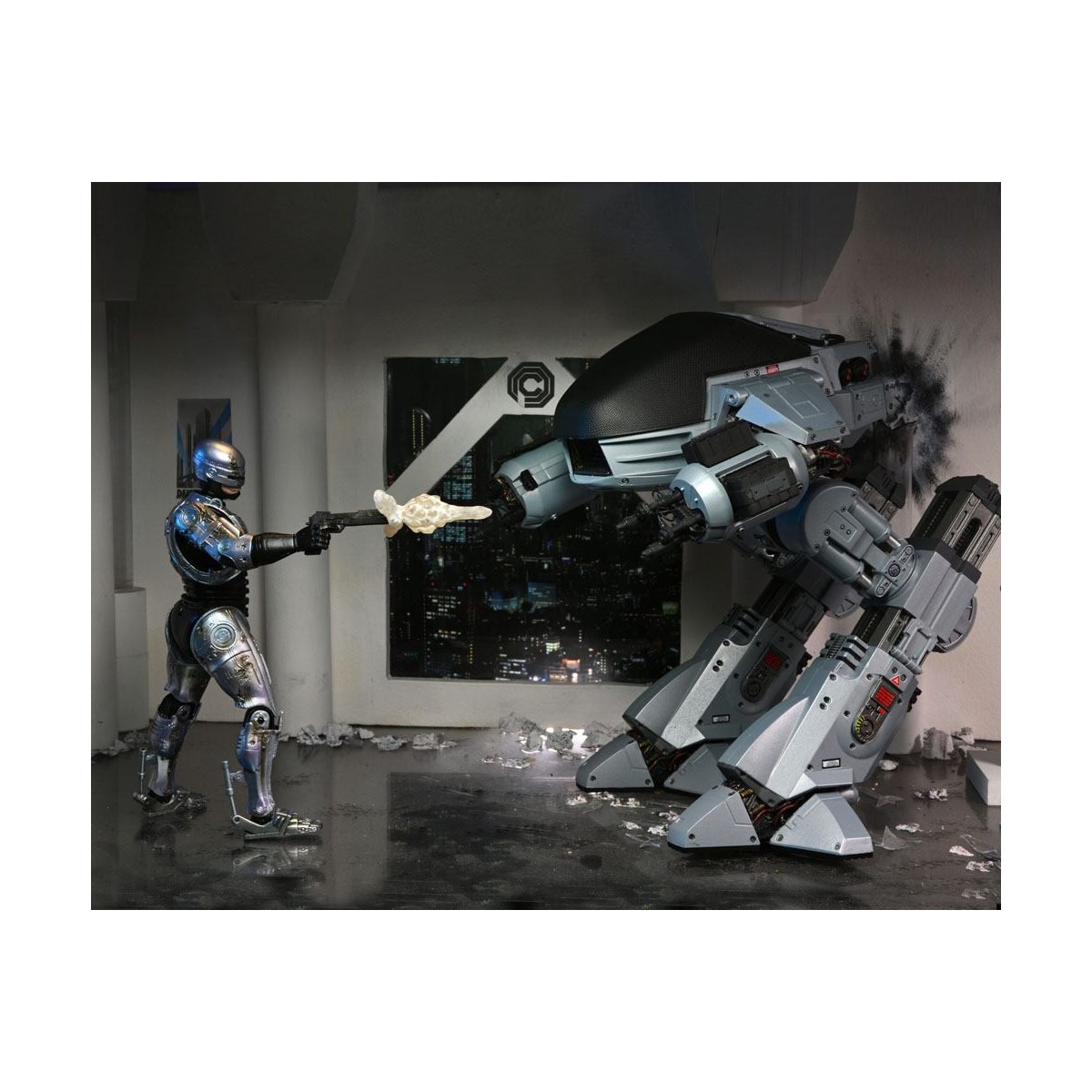 Neca - RoboCop - Ultimate Battle Damaged RoboCop with Chair
