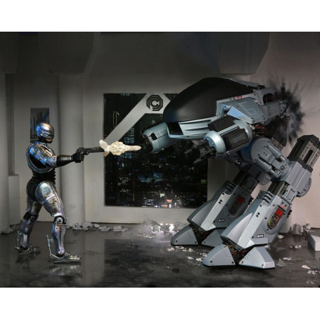 Neca - RoboCop - Ultimate Battle Damaged RoboCop with Chair